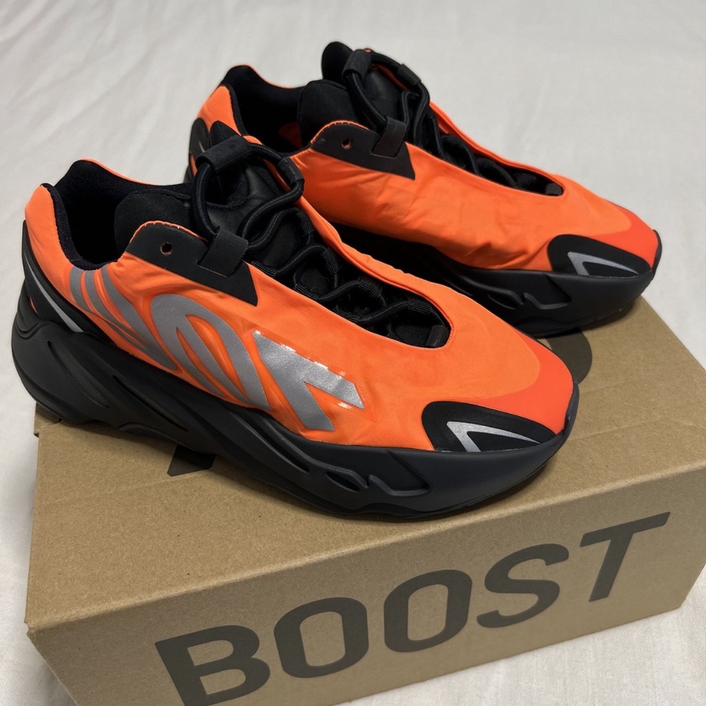 Yeezy Boost 700 Mnvn